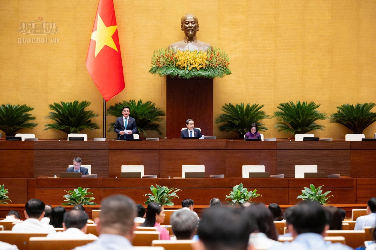 Quốc hội nghe tờ trình và báo cáo thẩm tra về các dự án luật (Ảnh QH)