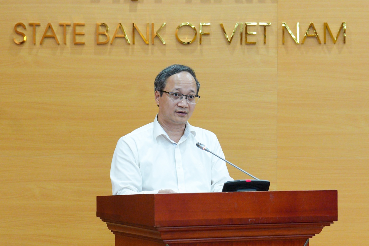 Rà soát, hoàn thiện pháp luật ngân hàng theo hướng tháo gỡ vướng mắc, bảo đảm an toàn hệ thống Rà soát, hoàn thiện pháp luật ngân hàng theo hướng tháo gỡ vướng mắc, bảo đảm an toàn hệ thống