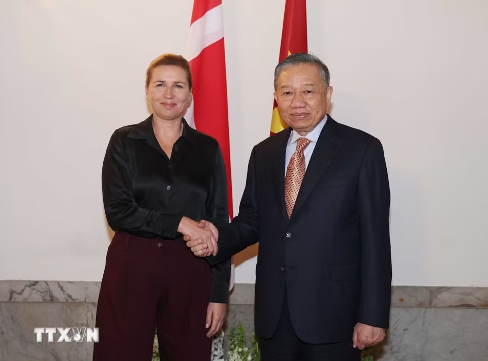 Tổng Bí thư, Chủ tịch nước Tô Lâm hội đàm với Thủ tướng Đan Mạch Mette Frederiksen Tổng Bí thư, Chủ tịch nước Tô Lâm hội đàm với Thủ tướng Đan Mạch Mette Frederiksen- Ảnh 1.