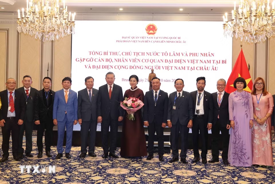 Tổng Bí thư, Chủ tịch nước Tô Lâm và Phu nhân gặp đại diện cộng đồng người Việt Nam tại châu Âu Tổng Bí thư, Chủ tịch nước Tô Lâm và Phu nhân gặp đại diện cộng đồng người Việt Nam tại châu Âu- Ảnh 4.