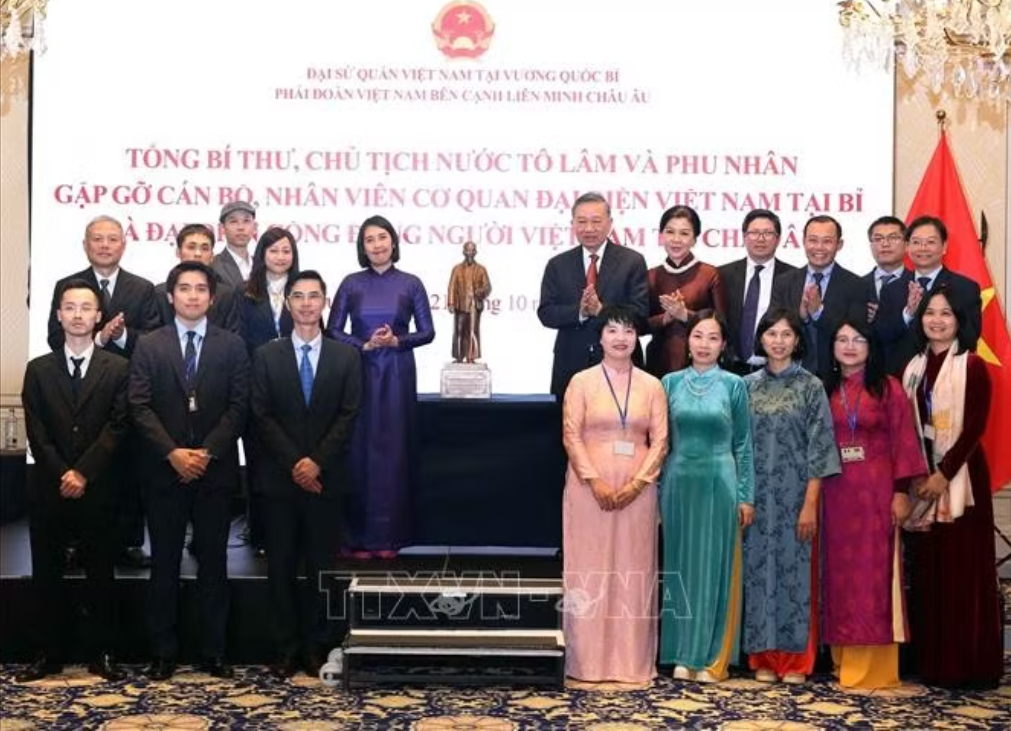 Tổng Bí thư, Chủ tịch nước Tô Lâm và Phu nhân gặp đại diện cộng đồng người Việt Nam tại châu Âu Tổng Bí thư, Chủ tịch nước Tô Lâm và Phu nhân gặp đại diện cộng đồng người Việt Nam tại châu Âu