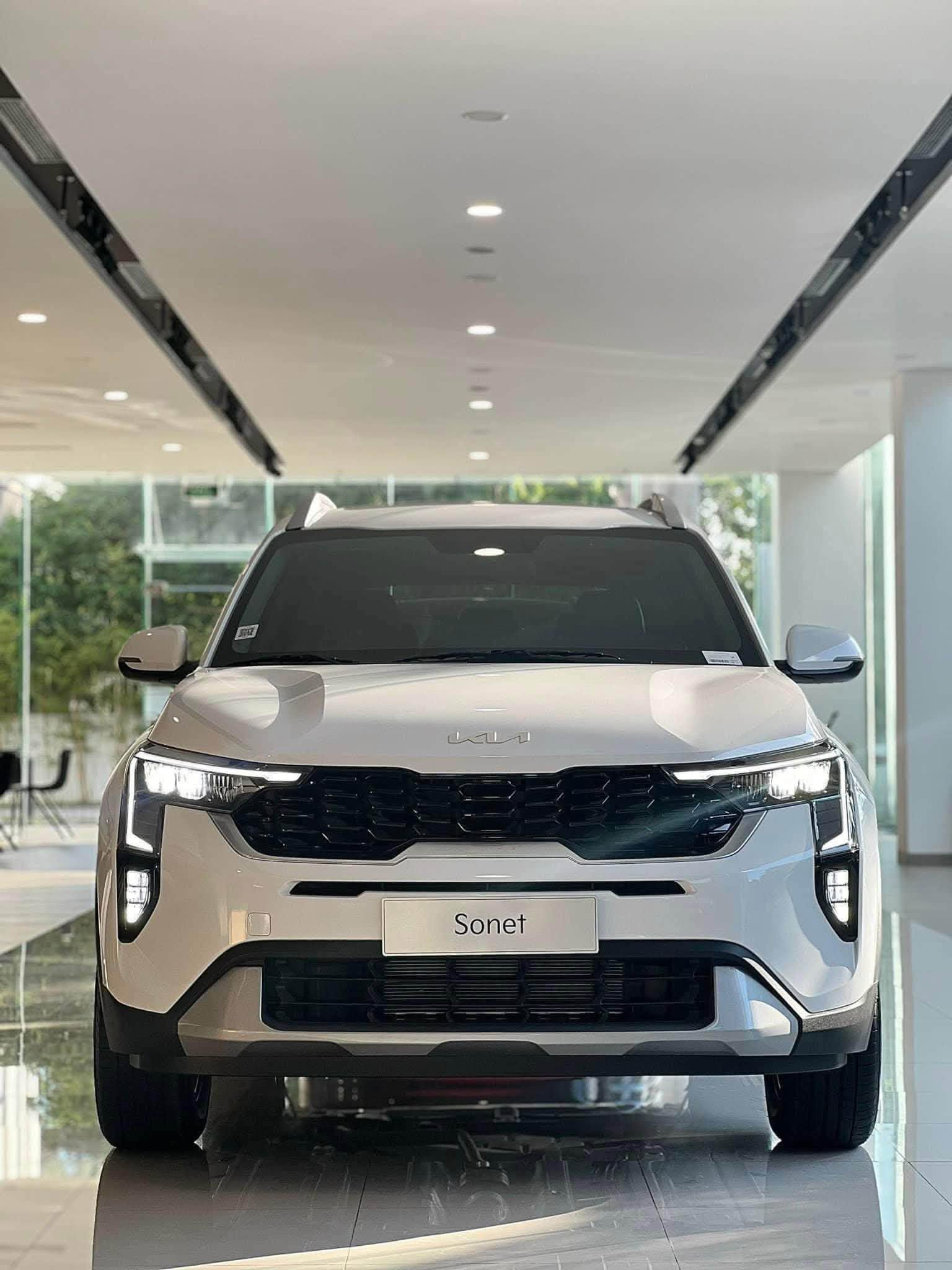 Kia Sonet lại tạo 'đáy' mới: Bản thấp còn 436 triệu, thêm thử thách cho Suzuki Fronx lẫn Hyundai Venue - Ảnh 1.