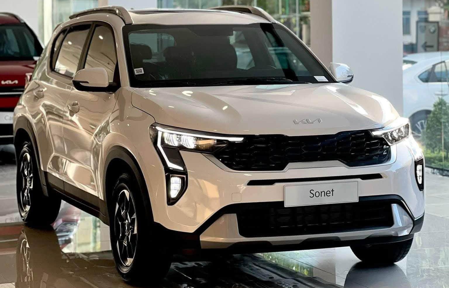 Kia Sonet lại tạo "đáy" mới: Bản thấp còn 436 triệu, thêm thử thách cho Suzuki Fronx lẫn Hyundai Venue