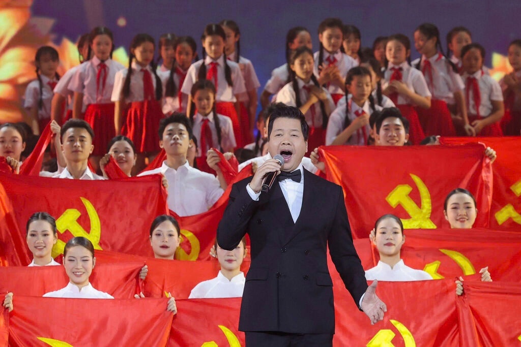 Chương trình còn có sự tham gia của Nghệ sĩ Ưu tú Đăng Dương.