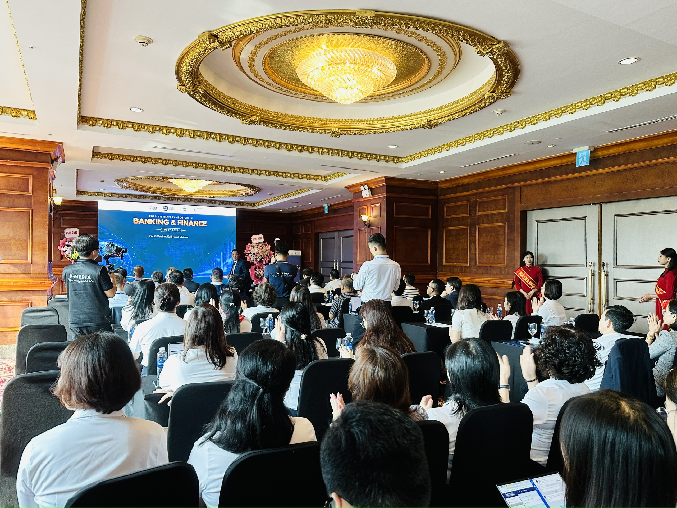 Khai mạc Hội thảo quốc tế về Ngân hàng và Tài chính Việt Nam năm 2026 Khai mạc Hội thảo quốc tế về Ngân hàng và Tài chính Việt Nam năm 2026