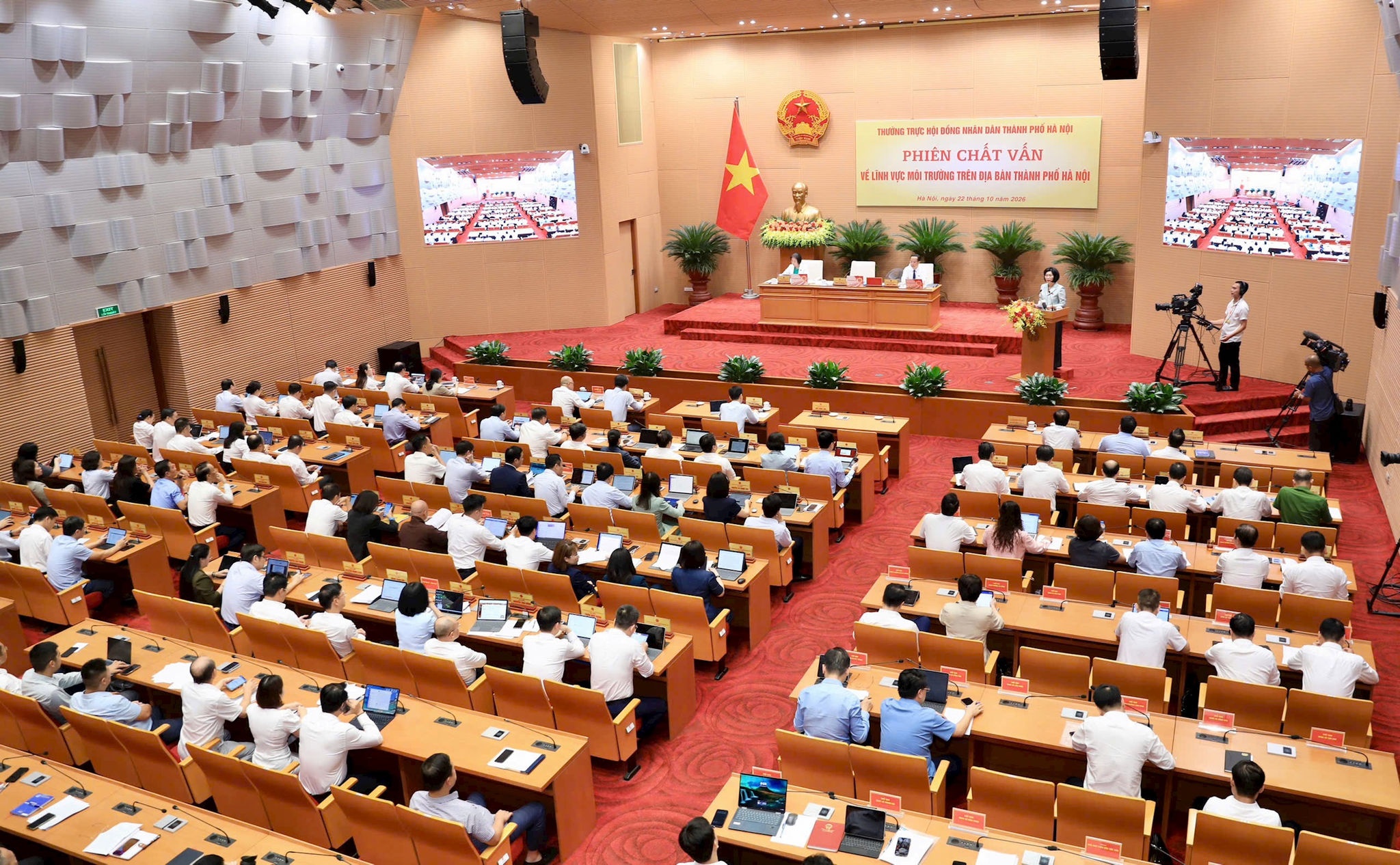 Toàn cảnh phiên chất vấn. Ảnh: Lê Hải