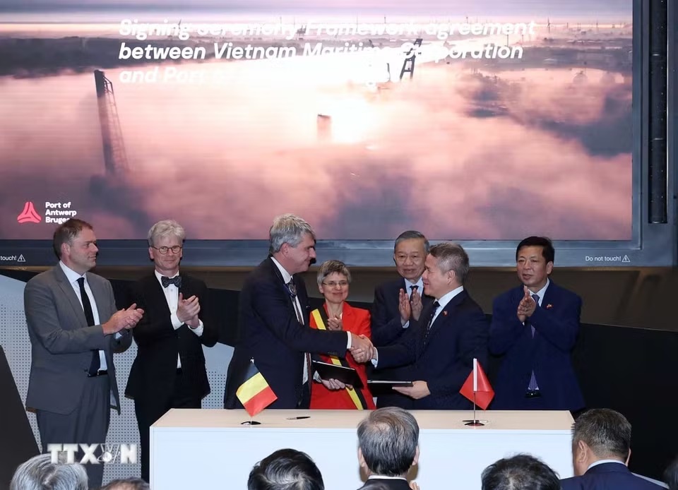 Tổng Bí thư, Chủ tịch nước Tô Lâm thăm Cảng Antwerp – Bruges (Vương quốc Bỉ) Tổng Bí thư, Chủ tịch nước Tô Lâm thăm Cảng Antwerp-Bruges (Vương quốc Bỉ)- Ảnh 4.