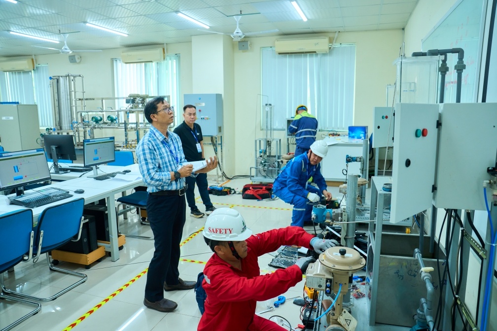 Các thí sinh của nghề thi Lặn thi công, Quản trị và bảo mật hệ thống mạng công nghệ thông tin và Tự động hóa Các thí sinh của nghề thi Lặn thi công, Quản trị và bảo mật hệ thống mạng công nghệ thông tin và Tự động hóa
