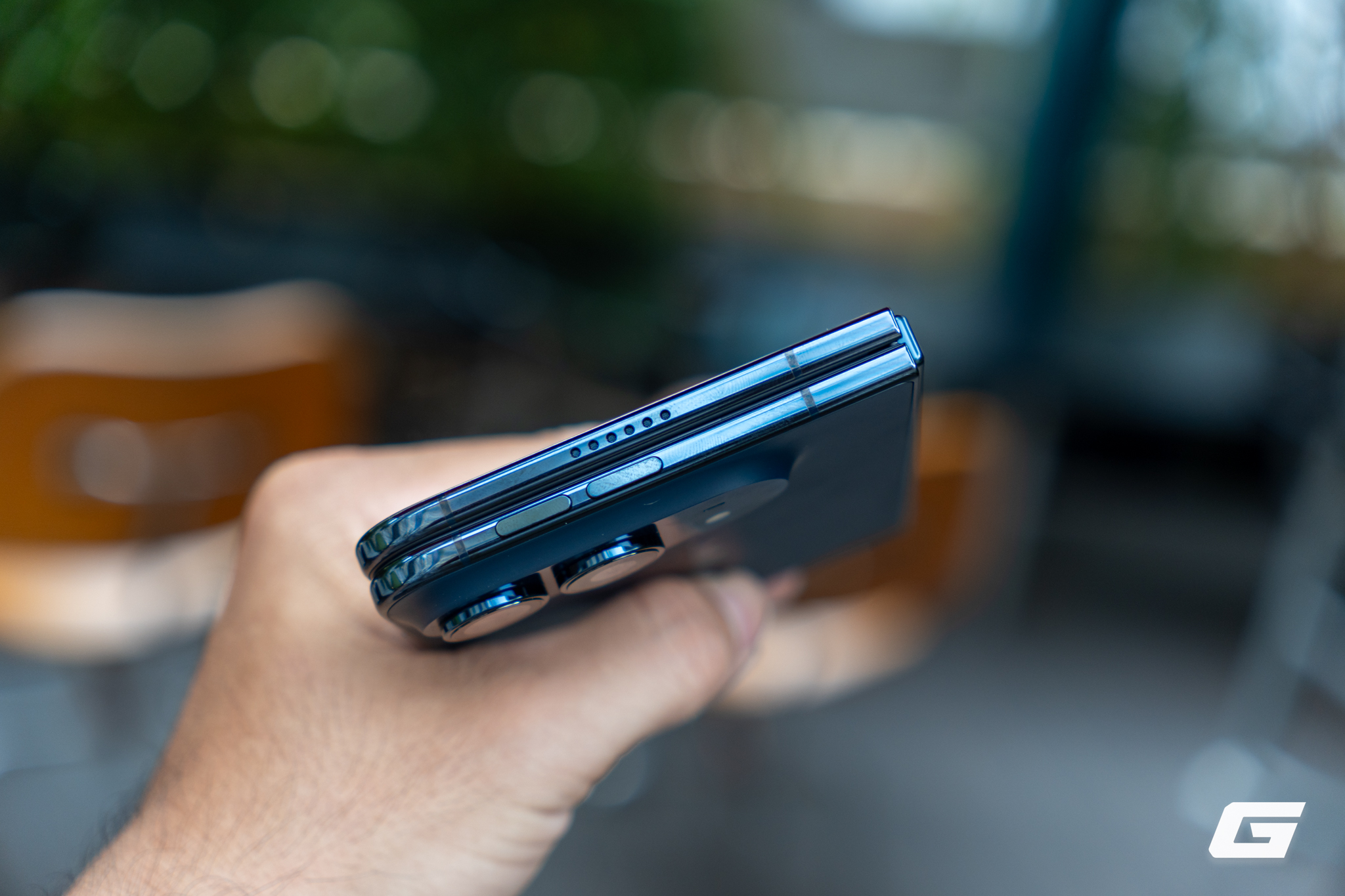 “Đập hộp” iPhone Duo chính hãng Việt Nam trước ngày giao hàng: điện thoại gập đầu tiên của Táo đóng gói ra sao? - Ảnh 19.