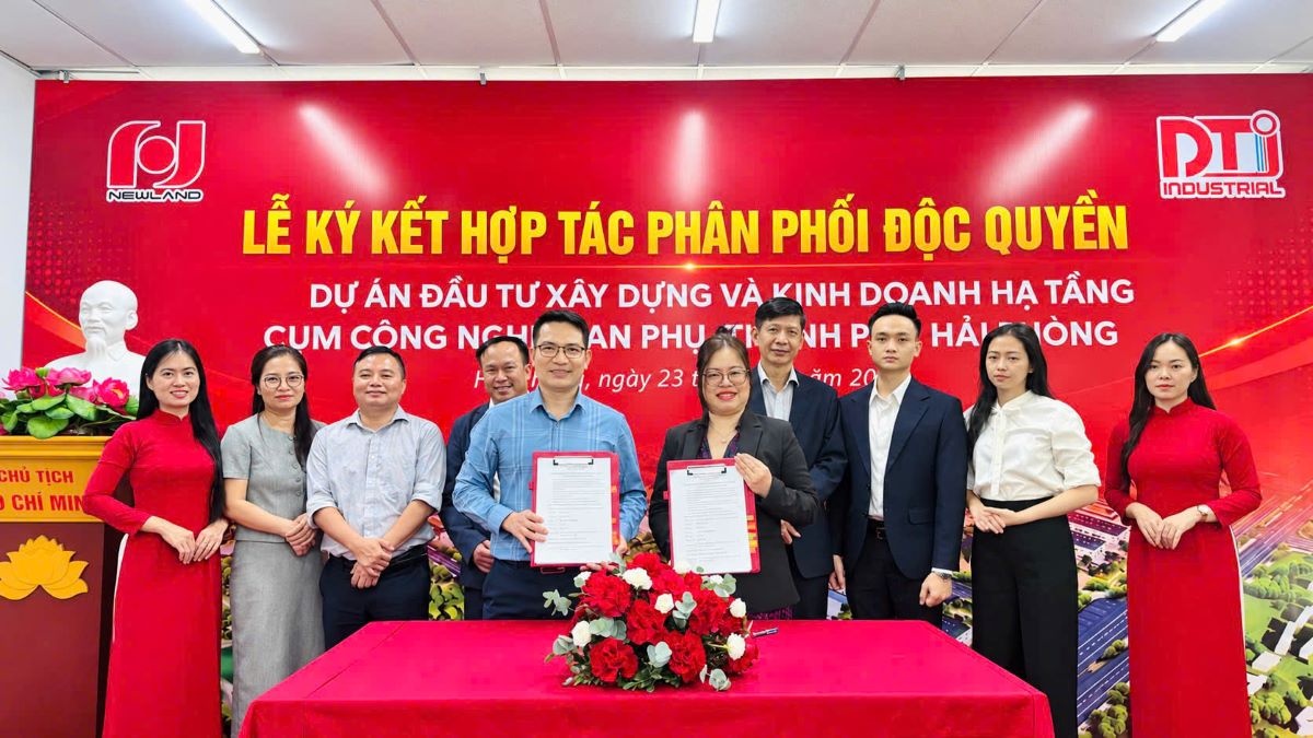 Đại diện Newland và DTJ Industrial tiến hành ký kết tại buổi lễ Đại diện Newland và DTJ Industrial tiến hành ký kết tại buổi lễ