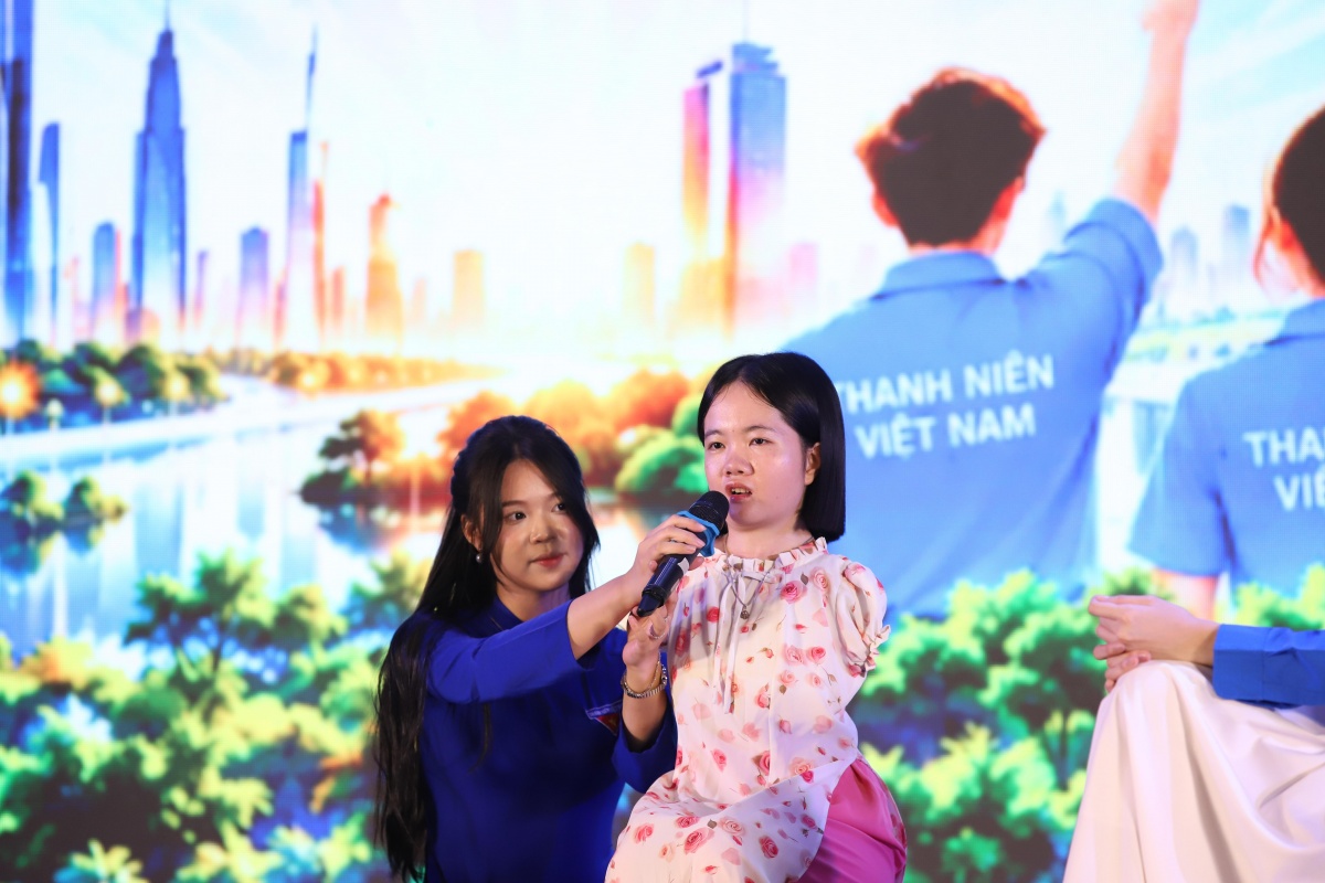 undefined Chị Lê Thị Thắm chia sẻ tại chương trình.