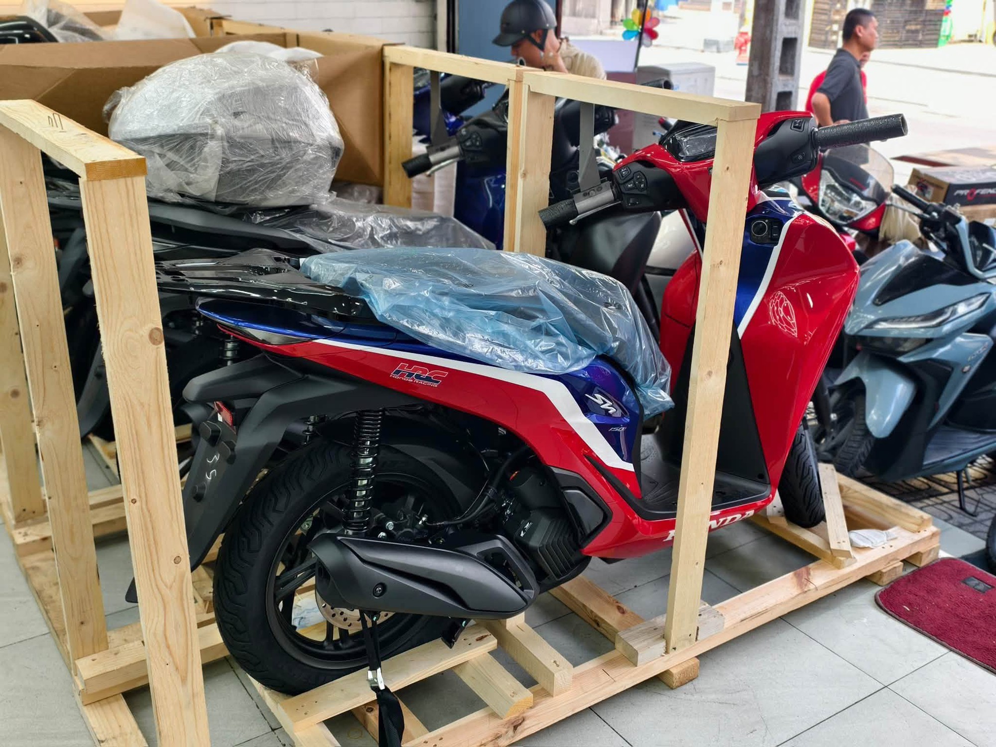 undefined Hàng hiếm Honda SH150i HRC 2026 về Việt Nam, giá khoảng 250 triệu đồng