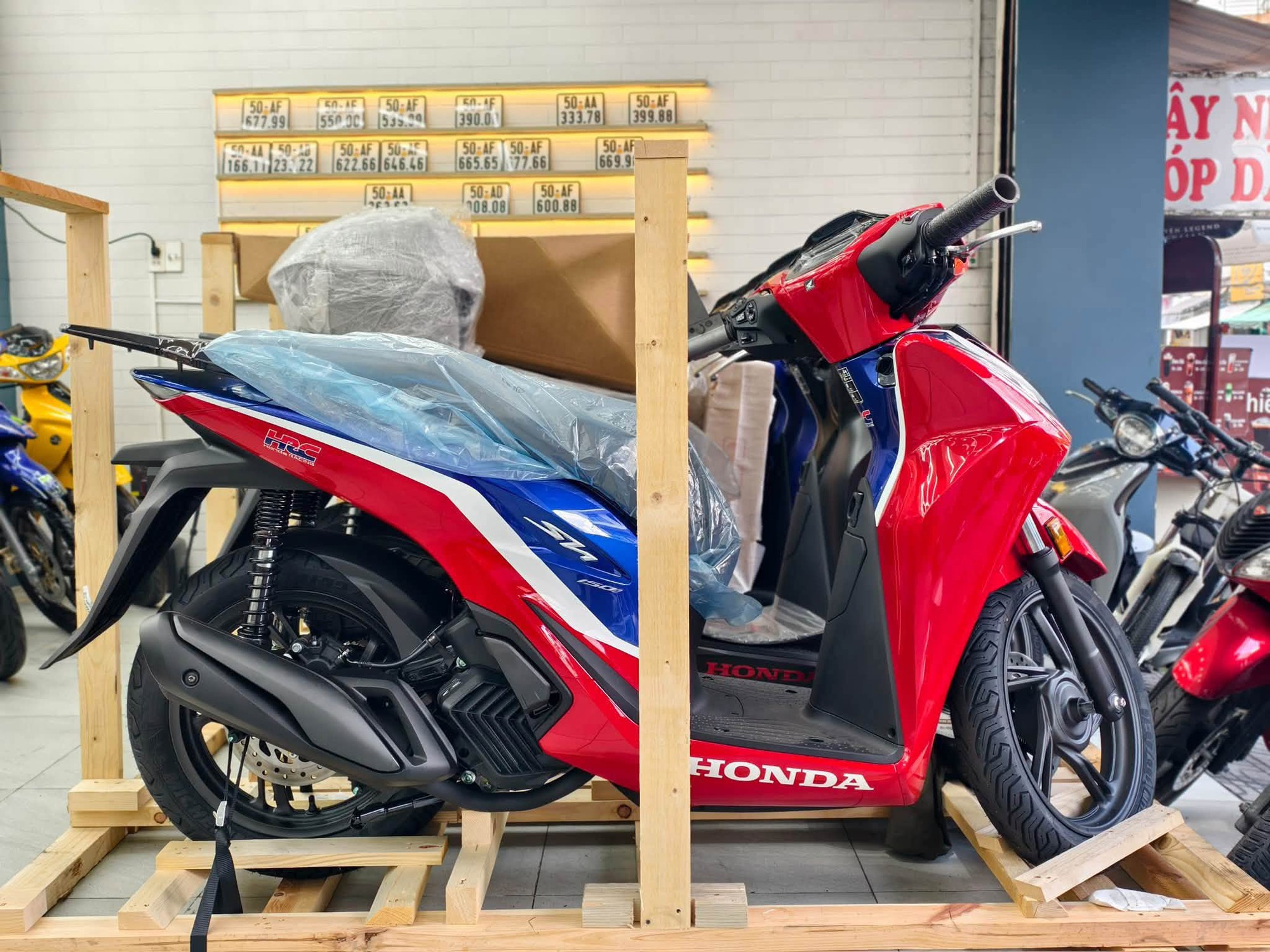 undefined Hàng hiếm Honda SH150i HRC 2026 về Việt Nam, giá khoảng 250 triệu đồng