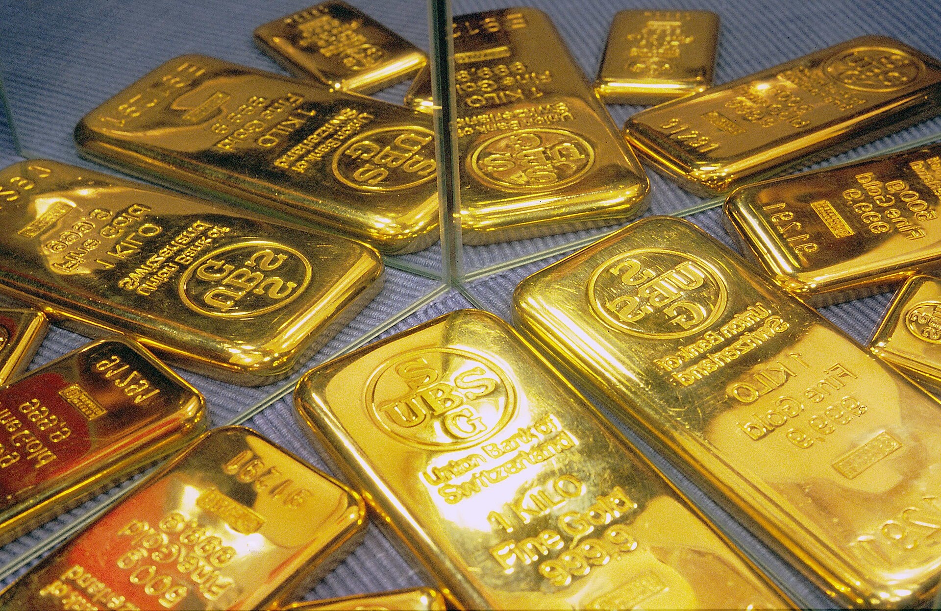 Vàng thế giới kết thúc tuần giao dịch dưới ngưỡng 4.000 USD/oz. Ảnh: Kotivalo/Wikimedia Commons (CC BY-SA 3.0). Vàng thế giới kết thúc tuần giao dịch dưới ngưỡng 4.000 USD/oz. Ảnh: Kotivalo/Wikimedia Commons (CC BY-SA 3.0).
