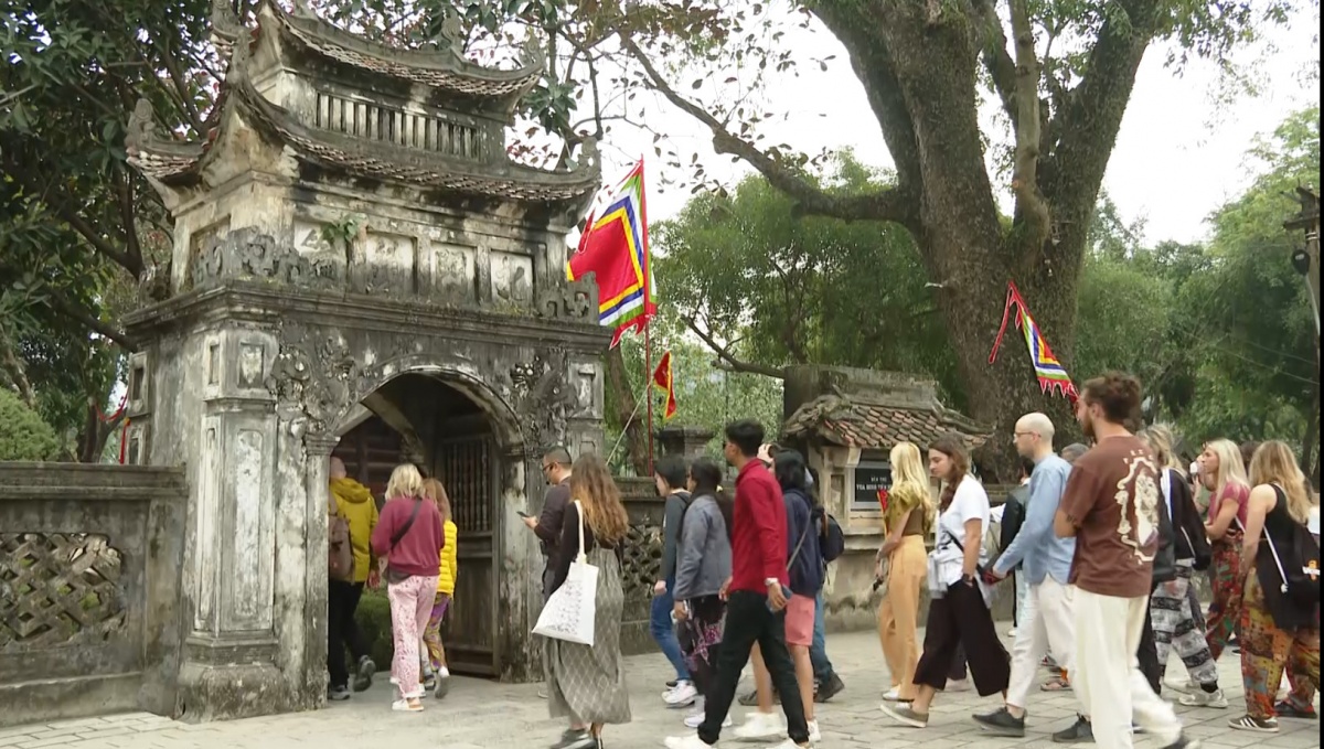 Nét kiến trúc rêu phong và tĩnh mặc tại Cố đô Hoa Lư mang theo hơi thở của những triều đại xưa, minh chứng cho một thời kỳ vàng son và phồn thịnh Nét kiến trúc rêu phong và tĩnh mặc tại Cố đô Hoa Lư mang theo hơi thở của những triều đại xưa, minh chứng cho một thời kỳ vàng son và phồn thịnh