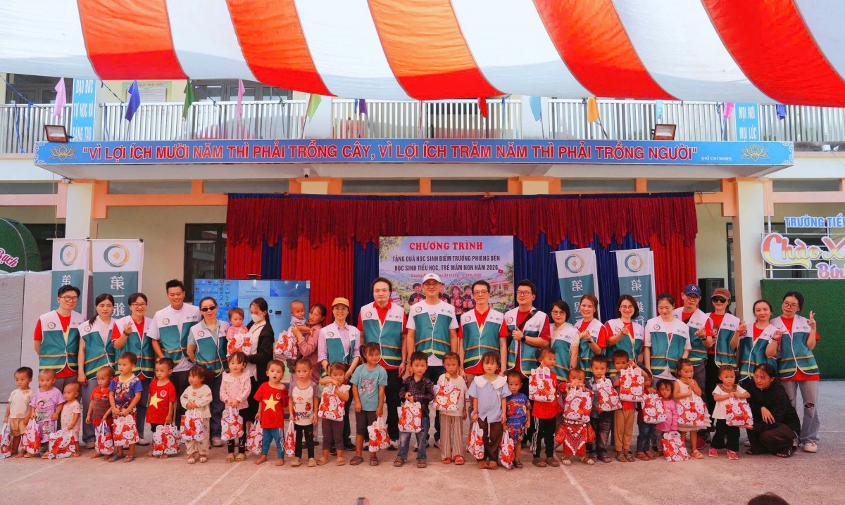 First Commercial Bank trao gửi yêu thương đến học sinh vùng cao Quảng Bạch