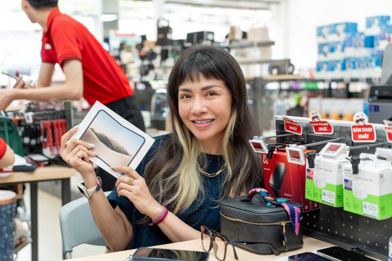 iPhone Duo lên kệ cháy hàng, giá từ 64,99 triệu đồng iPhone Duo lên kệ cháy hàng, giá từ 64,99 triệu đồng