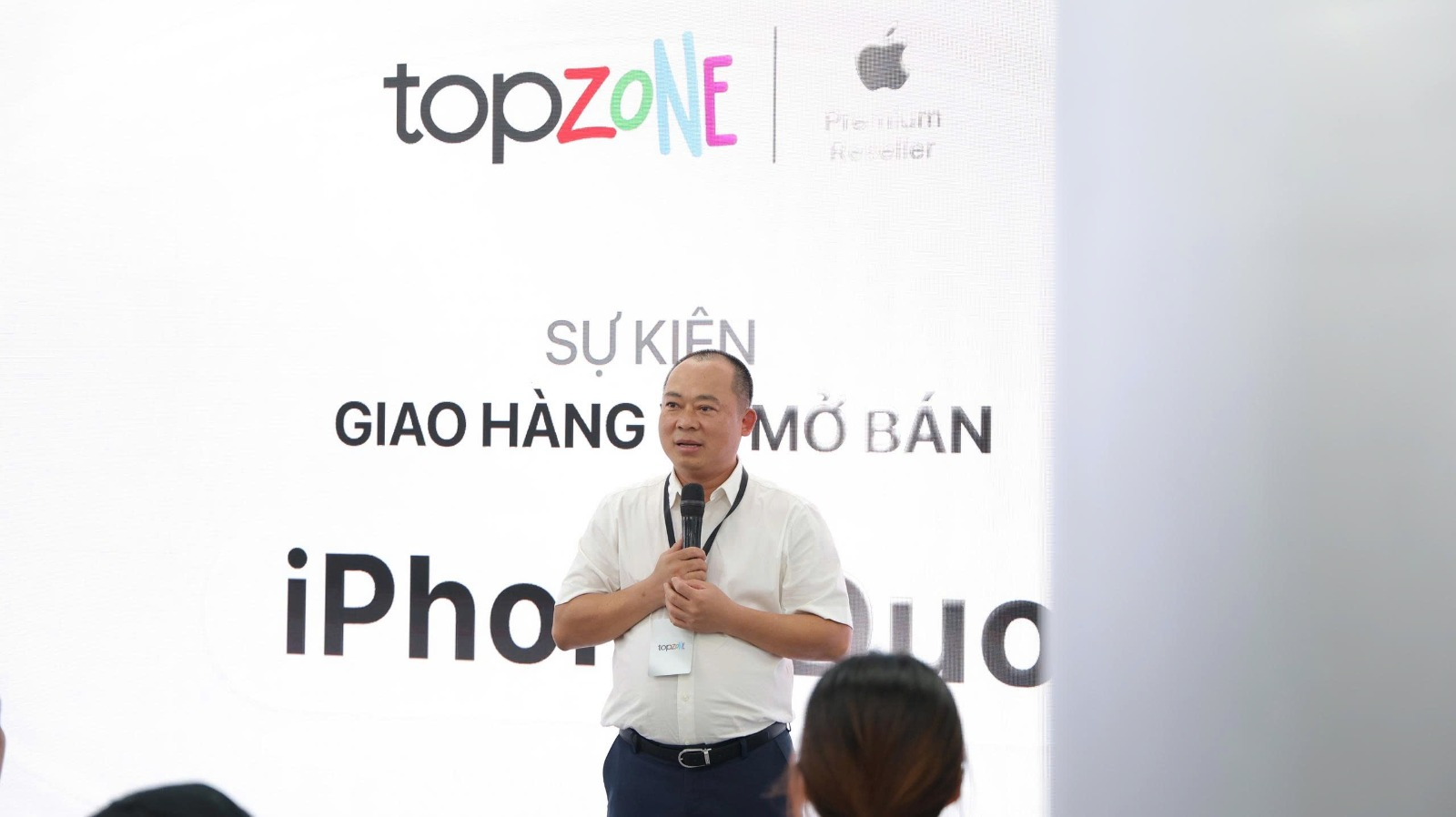 iPhone Duo lên kệ cháy hàng, giá từ 64,99 triệu đồng iPhone Duo lên kệ cháy hàng, giá từ 64,99 triệu đồng