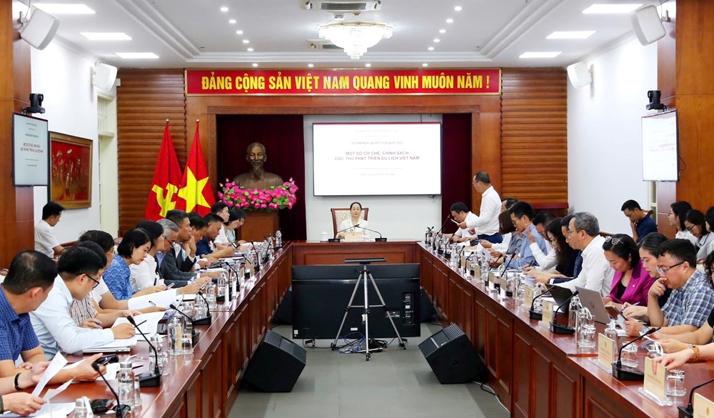 Tháo gỡ điểm nghẽn, khơi thông nguồn lực và tạo động lực mới cho ngành du lịch phát triển Tháo gỡ điểm nghẽn, khơi thông nguồn lực và tạo động lực mới cho ngành du lịch phát triển