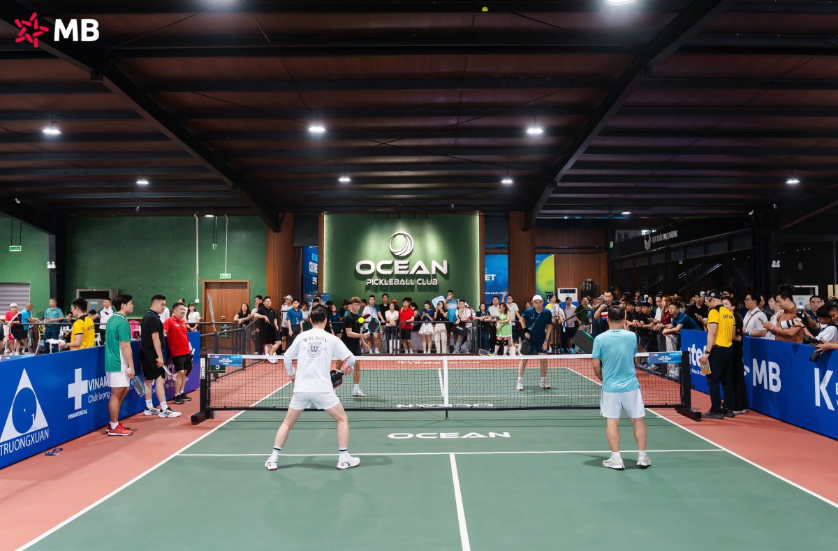 Nhà vô địch PPA Las Vegas Hayden Patriquin cùng dàn sao Pickleball thế giới hội ngộ tại MB SME CEO MEET 2026 Nhà vô địch PPA Las Vegas Hayden Patriquin cùng dàn sao Pickleball thế giới hội ngộ tại MB SME CEO MEET 2026