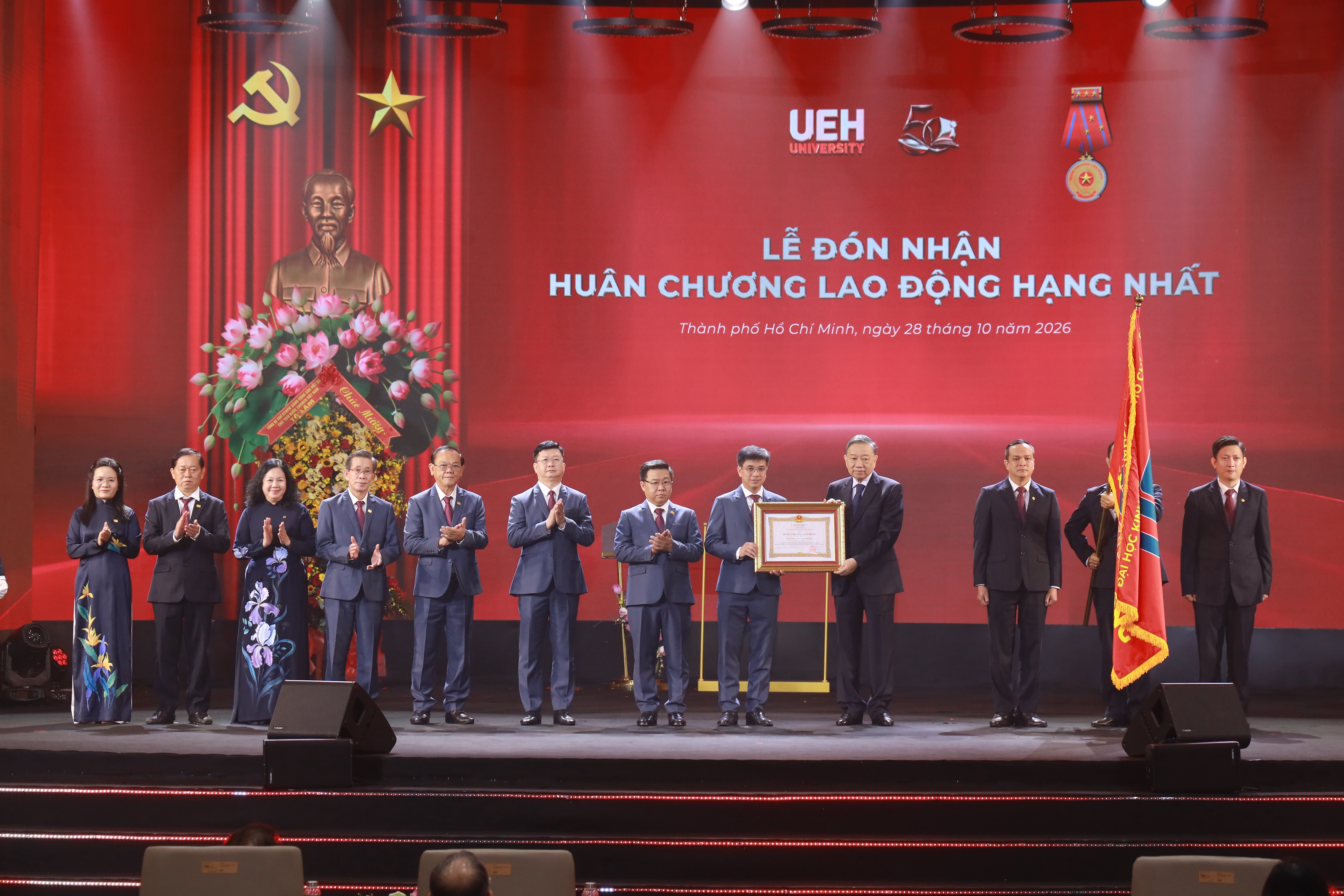 Tổng Bí thư, Chủ tịch nước Tô Lâm trao Huân chương Lao động hạng Nhất cho Đại học Kinh tế TP. Hồ Chí Minh Tổng Bí thư, Chủ tịch nước Tô Lâm trao Huân chương Lao động hạng Nhất cho Đại học Kinh tế TP. Hồ Chí Minh