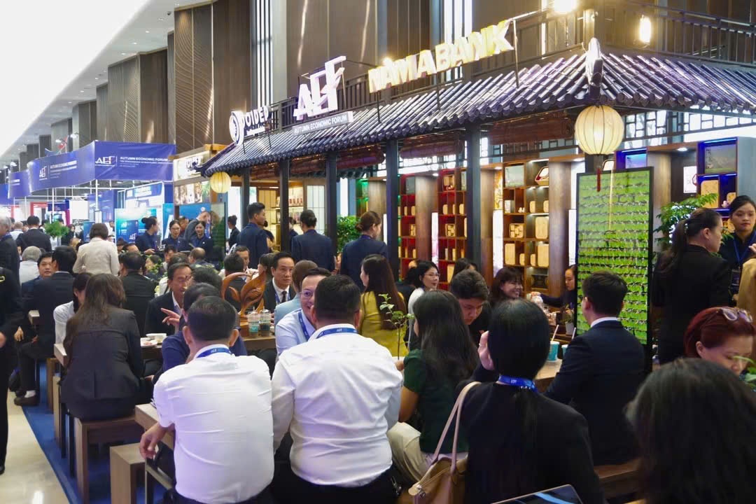 Không gian trải nghiệm trà DOIDEP thu hút đông đảo khách tham quan. Không gian trải nghiệm trà DOIDEP thu hút đông đảo khách tham quan.