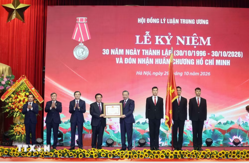 Hội đồng Lý luận Trung ương tiếp tục khẳng định vai trò nòng cốt trong nghiên cứu và tư vấn chiến lược Hội đồng Lý luận Trung ương tiếp tục khẳng định vai trò nòng cốt trong nghiên cứu và tư vấn chiến lược