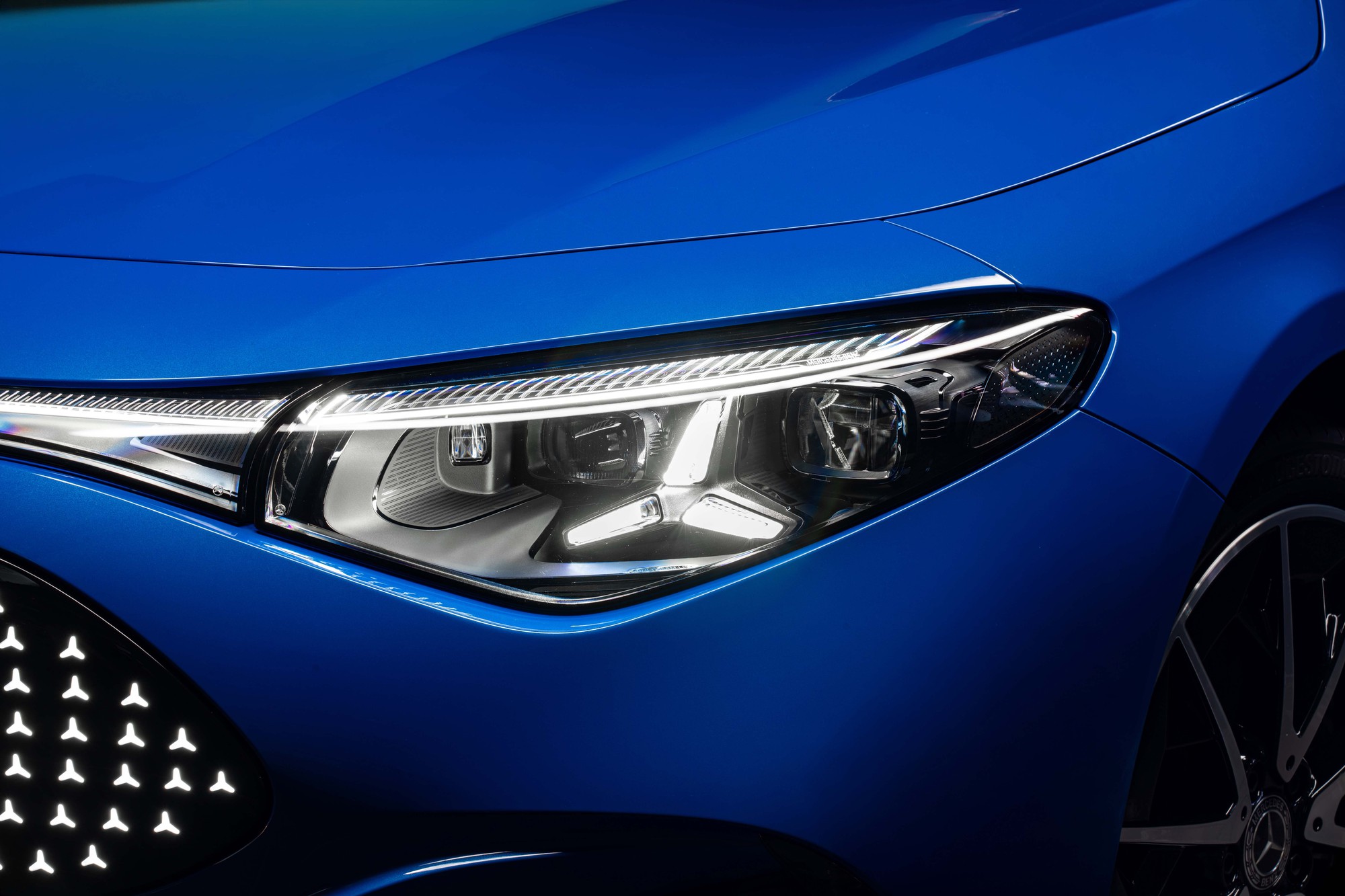 Mercedes-Benz CLA 200 chốt giá 1,59 tỷ: Đi gần 550km/sạc, nội thất 3 màn hình, có thể dùng tay cầm Playstation để chơi game - Ảnh 10.