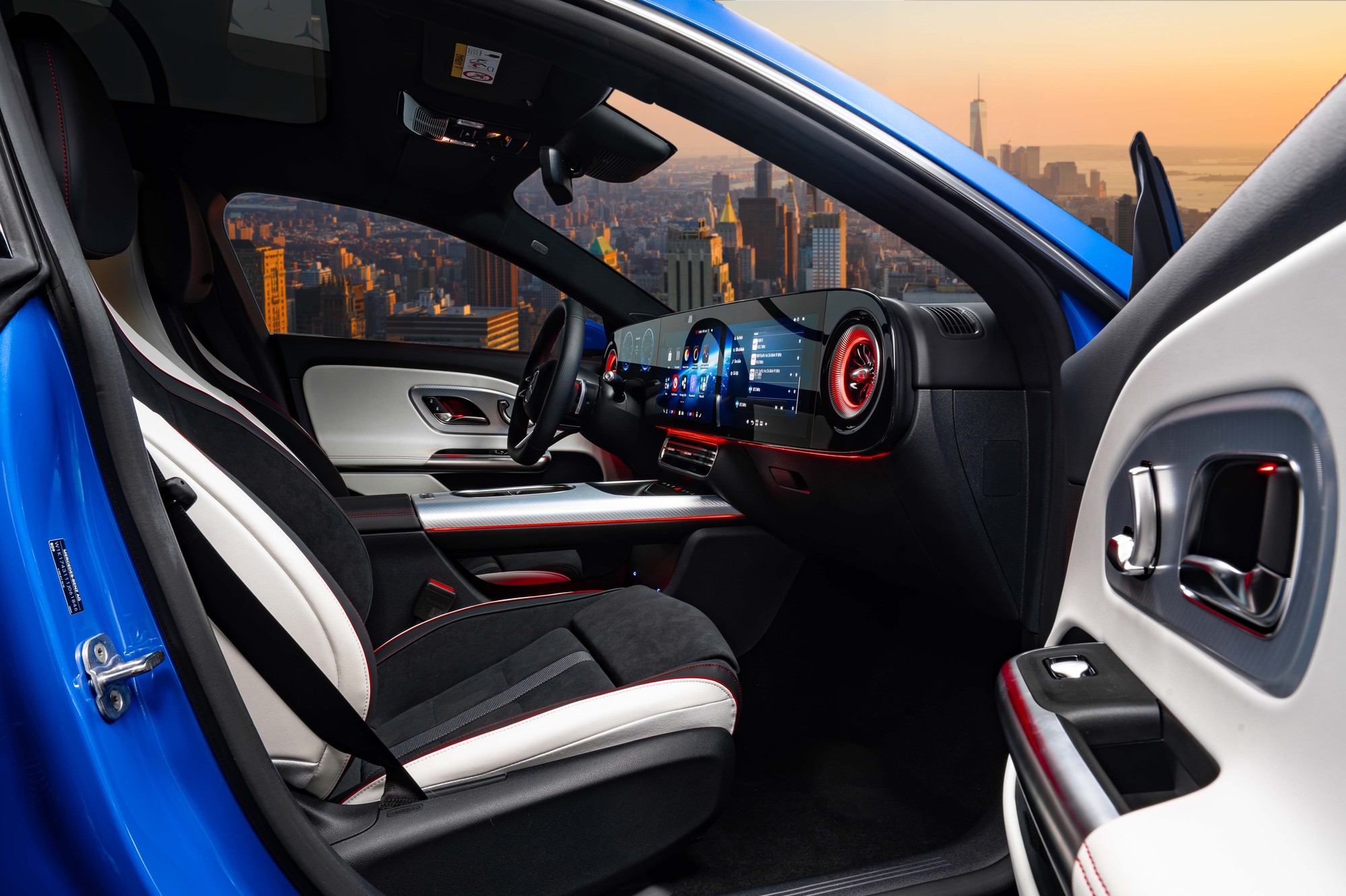 Mercedes-Benz CLA 200 chốt giá 1,59 tỷ: Đi gần 550km/sạc, nội thất 3 màn hình, có thể dùng tay cầm Playstation để chơi game - Ảnh 15.