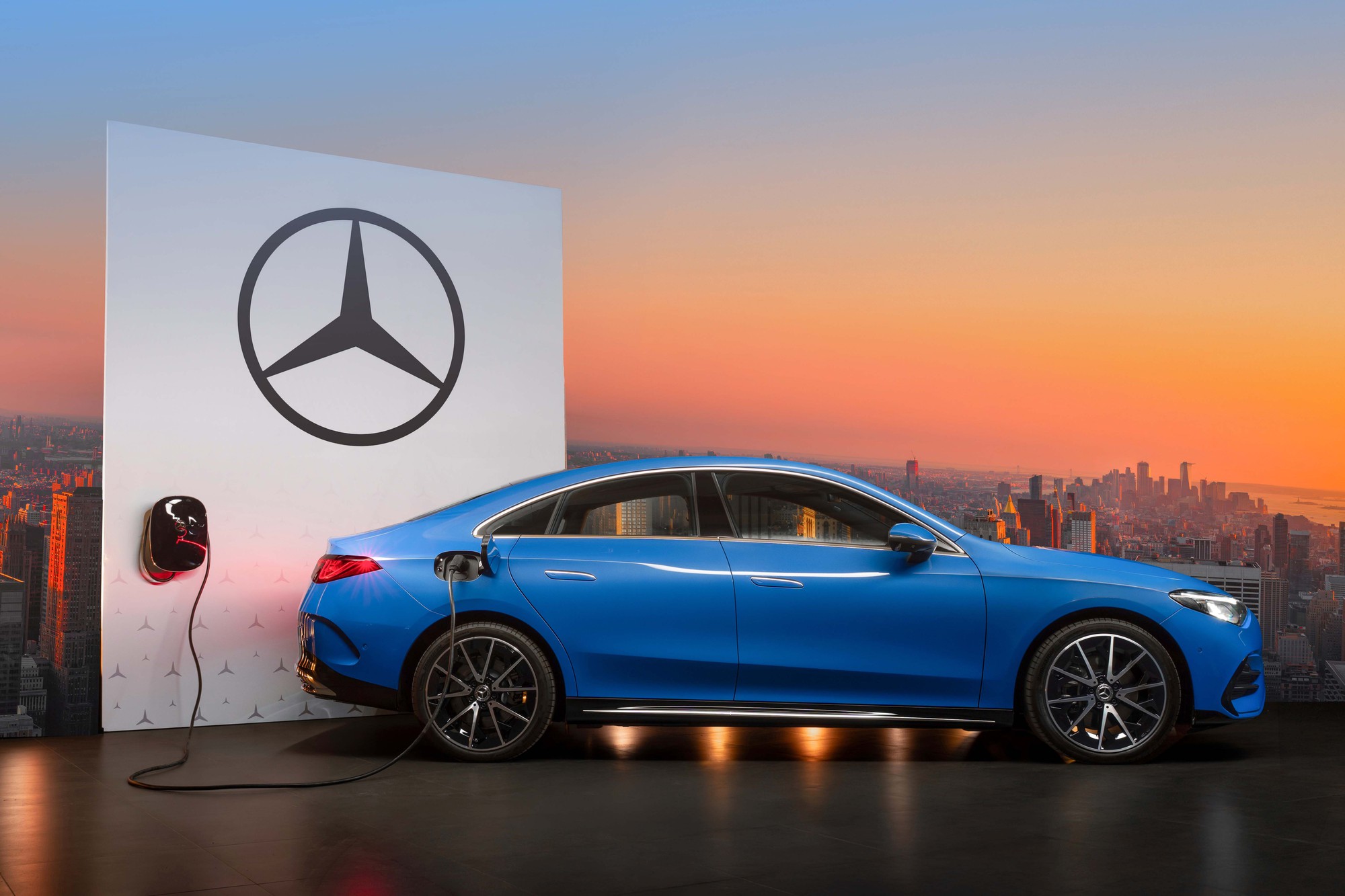 Mercedes-Benz CLA 200 chốt giá 1,59 tỷ: Đi gần 550km/sạc, nội thất 3 màn hình, có thể dùng tay cầm Playstation để chơi game - Ảnh 7.