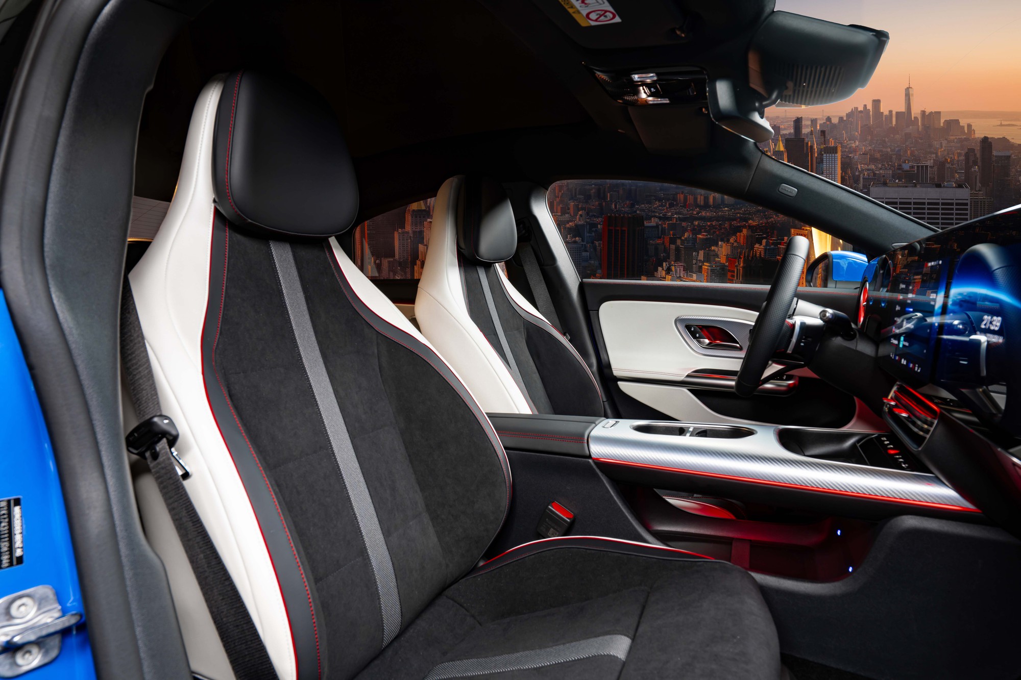 Mercedes-Benz CLA 200 chốt giá 1,59 tỷ: Đi gần 550km/sạc, nội thất 3 màn hình, có thể dùng tay cầm Playstation để chơi game - Ảnh 20.