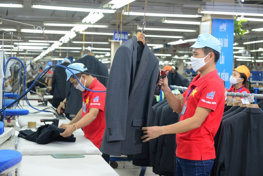 Sản xuất veston tại Tổng Công ty May 10. Sản xuất veston tại Tổng Công ty May 10.