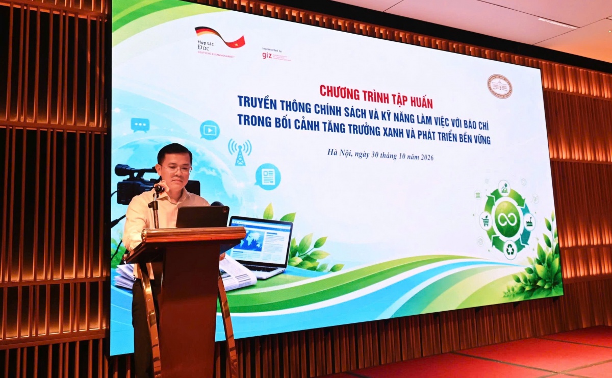 ông Phan Mạnh Cường, Phó Vụ trưởng Vụ Tổ chức cán bộ (NHNN) phát biểu khai mạc