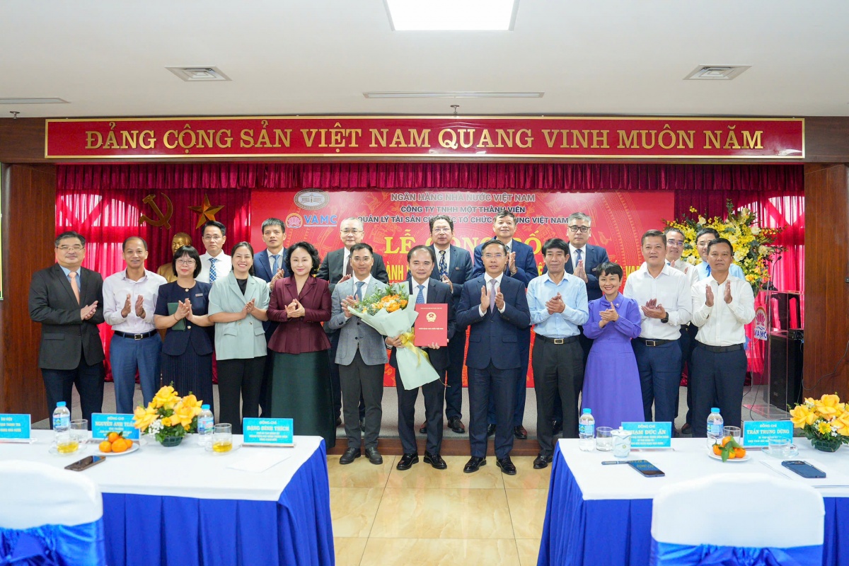 Ông Đặng Đình Thích được bổ nhiệm giữ chức Thành viên HĐTV kiêm Tổng giám đốc VAMC Ông Đặng Đình Thích được bổ nhiệm giữ chức Thành viên HĐTV kiêm Tổng giám đốc VAMC