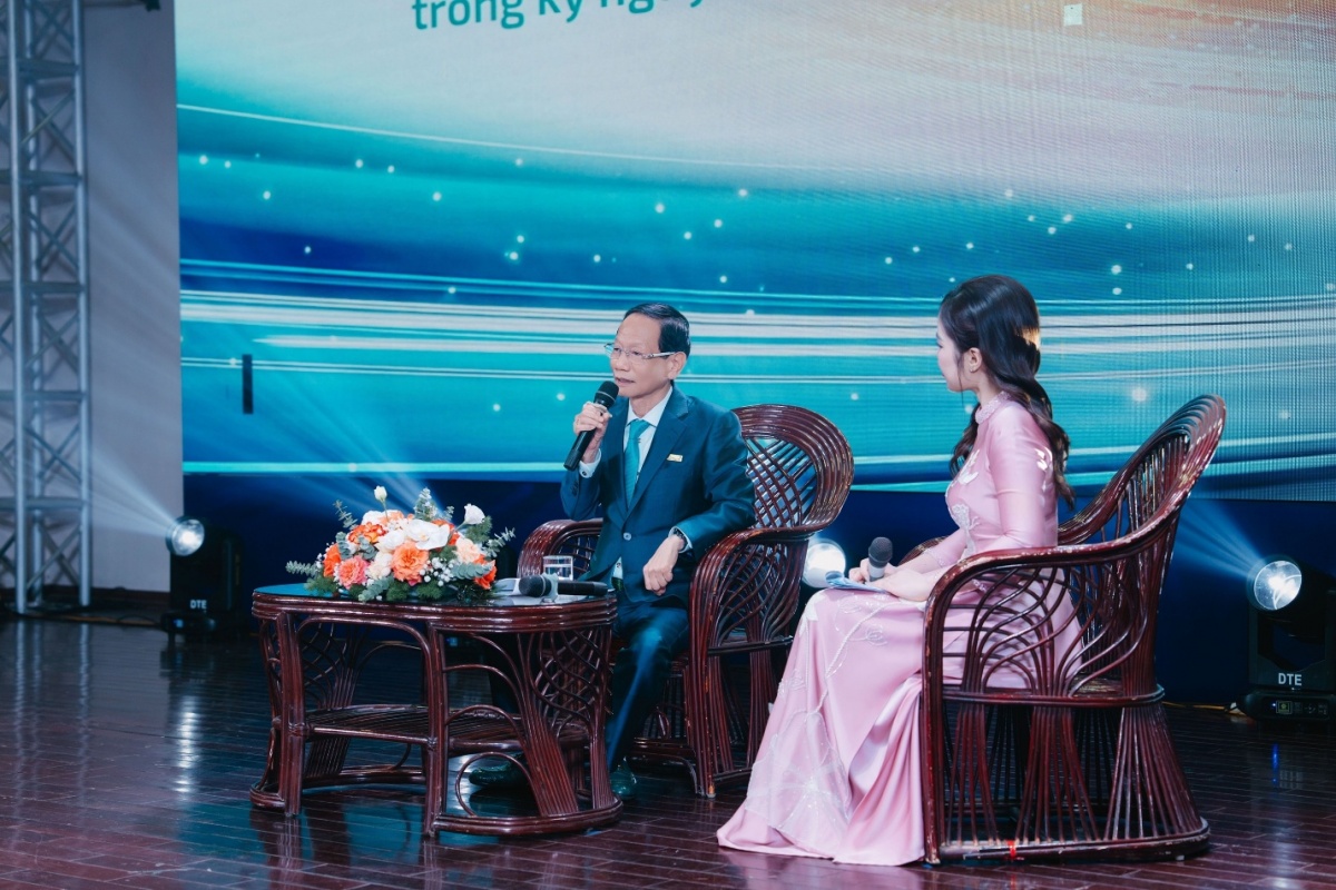 Những chia sẻ của Chủ tịch Vũ Văn Tiền được đông đảo sinh viên và người xem yêu thích Những chia sẻ của Chủ tịch Vũ Văn Tiền được đông đảo sinh viên và người xem yêu thích