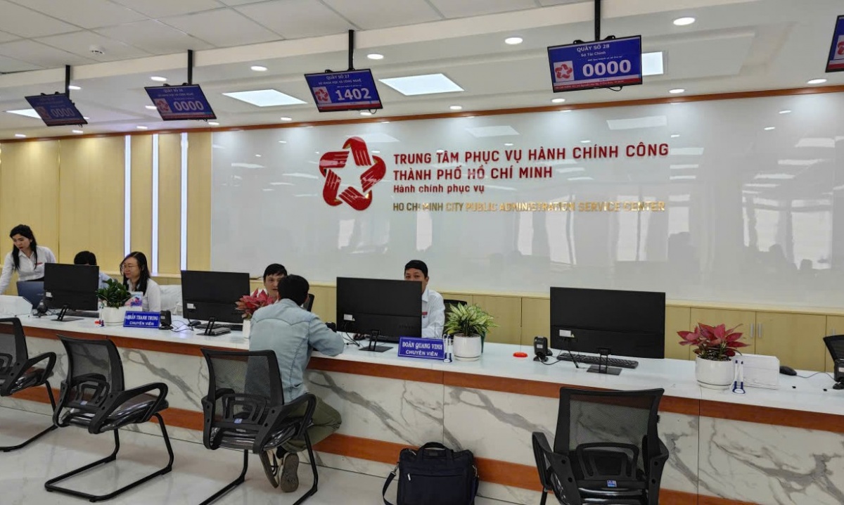 Trung tâm dịch vụ hành chính công (Ảnh: VGP/LA) Trung tâm dịch vụ hành chính công (Ảnh: VGP/LA)