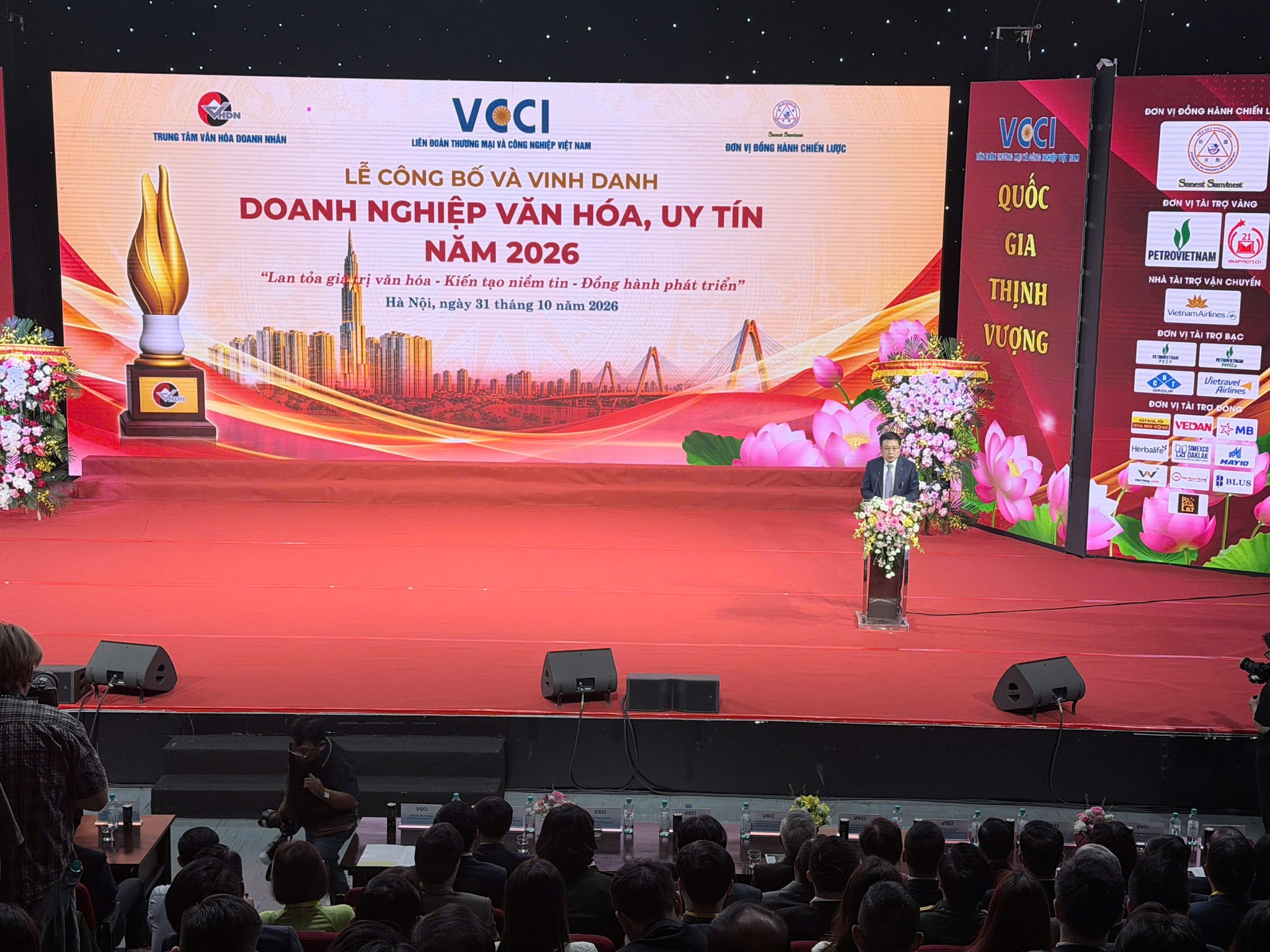 Chủ tịch VCCI Hồ Sỹ Hùng phát biểu tại buổi lễ. Ảnh: Viết Chung Chủ tịch VCCI Hồ Sỹ Hùng phát biểu tại buổi lễ. Ảnh: Viết Chung
