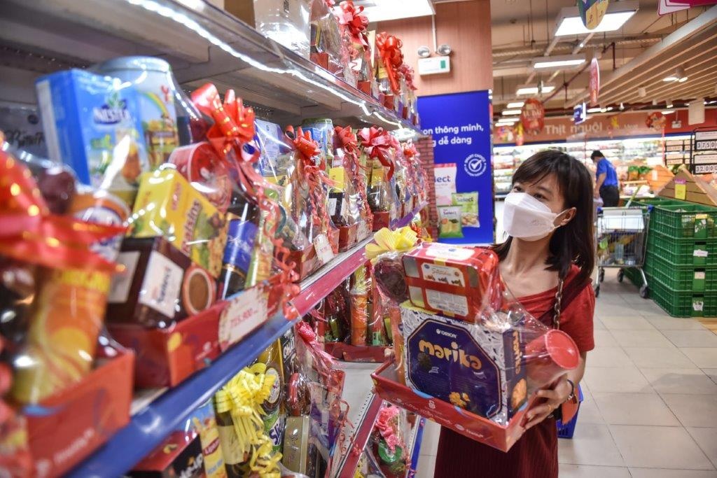 https://cdn.thoibaonganhang.vn/stores/news_dataimages/bacth/122022/01/14/2606_hamper1.jpg