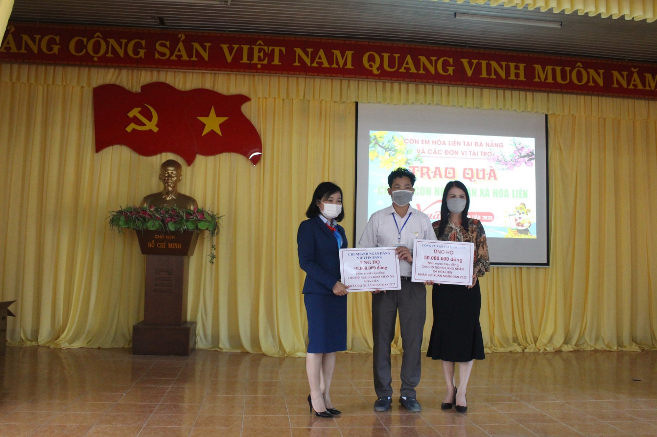 VietinBank chi nhánh Sông Hàn trao tặng quà tết cho người nghèo, gia đình chính sách
