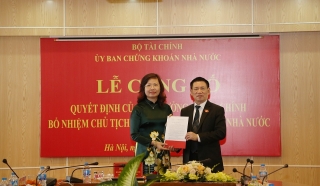 Bà Vũ Thị Chân Phương giữ chức Chủ tịch Ủy ban Chứng khoán Nhà nước