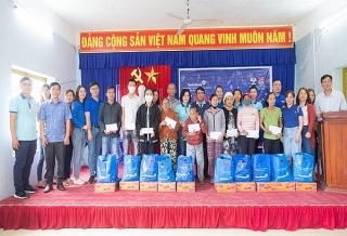 VietinBank Sông Hàn trao tặng quà Tết cho người nghèo và gia đình chính sách