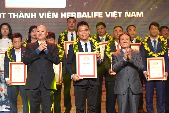 Herbalife Việt Nam được vinh danh Top 500 doanh nghiệp lớn nhất Việt Nam