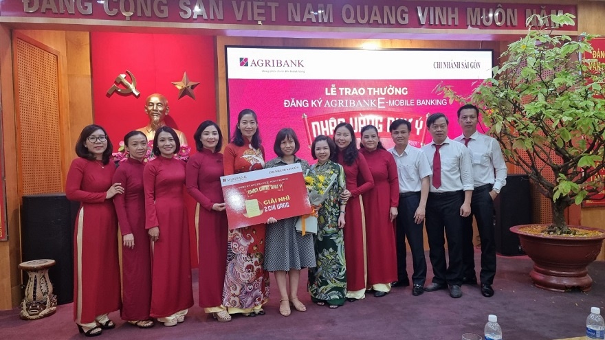 Agribank Sài Gòn trao tặng vàng SJC cho khách hàng