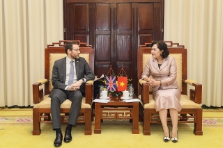 Thống đốc Nguyễn Thị Hồng tiếp Đại sứ đặc mệnh toàn quyền Vương quốc Anh tại Việt Nam