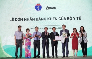 Amway Việt Nam lần thứ 2 đón nhận Bằng khen của Bộ Y tế