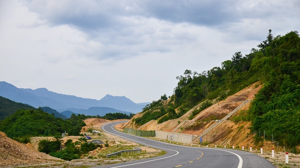 Nhiều hạng mục trong Dự án cao tốc La Sơn-Túy Loan đã hoàn thành