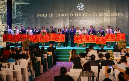 BUV nhận Cờ thi đua của UBND TP. Hà Nội
