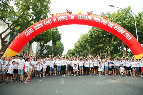 Gần 2.300 người đã tham gia giải chạy “Cộng đồng chạy vì tương lai