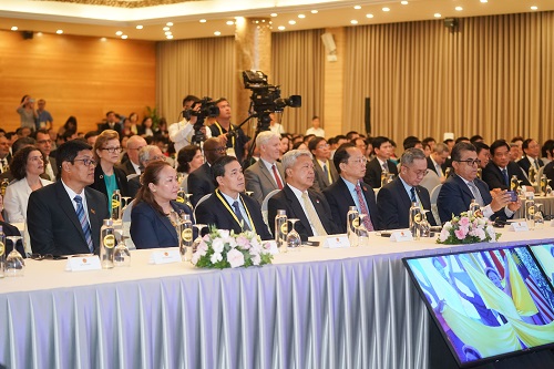 Thủ tướng: Phải đưa ASEAN vượt qua giai đoạn cam go đầy khó khăn này