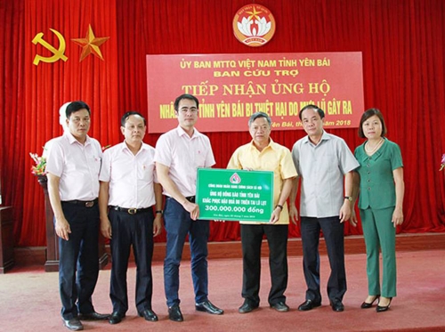 Ngân hàng Chính sách xã hội ủng hộ 300 triệu đồng cho tỉnh Yên Bái